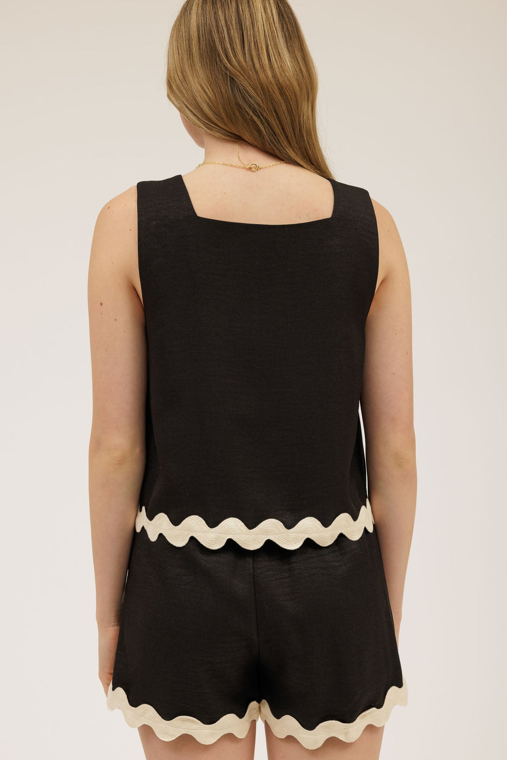 Contrast Wavy Hem Sleeveless Top & Short Set