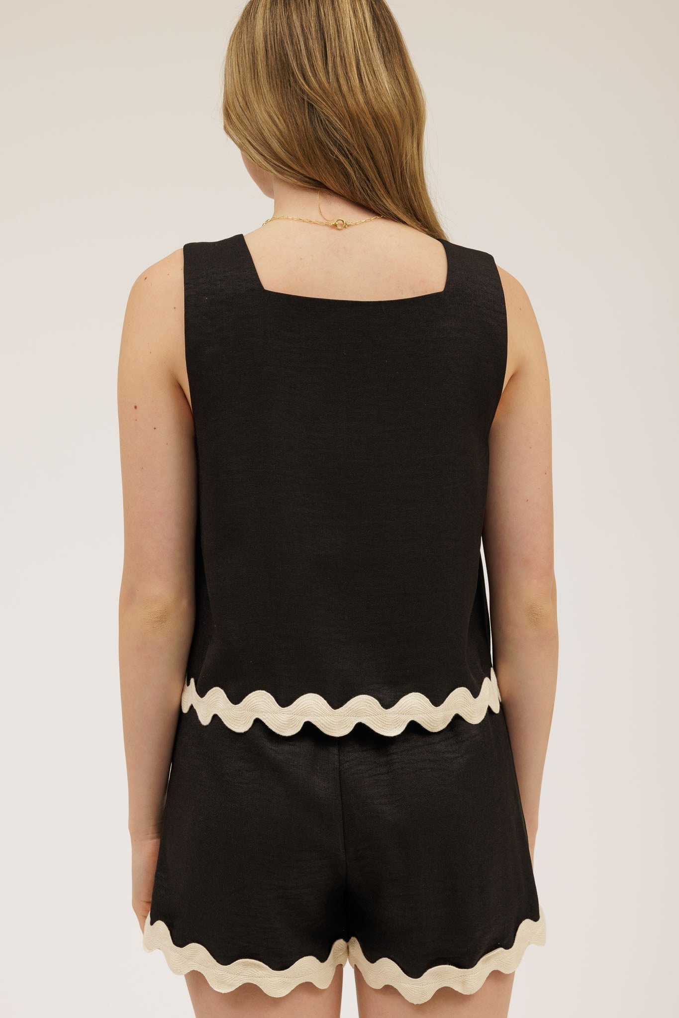 Contrast Wavy Hem Sleeveless Top & Short Set