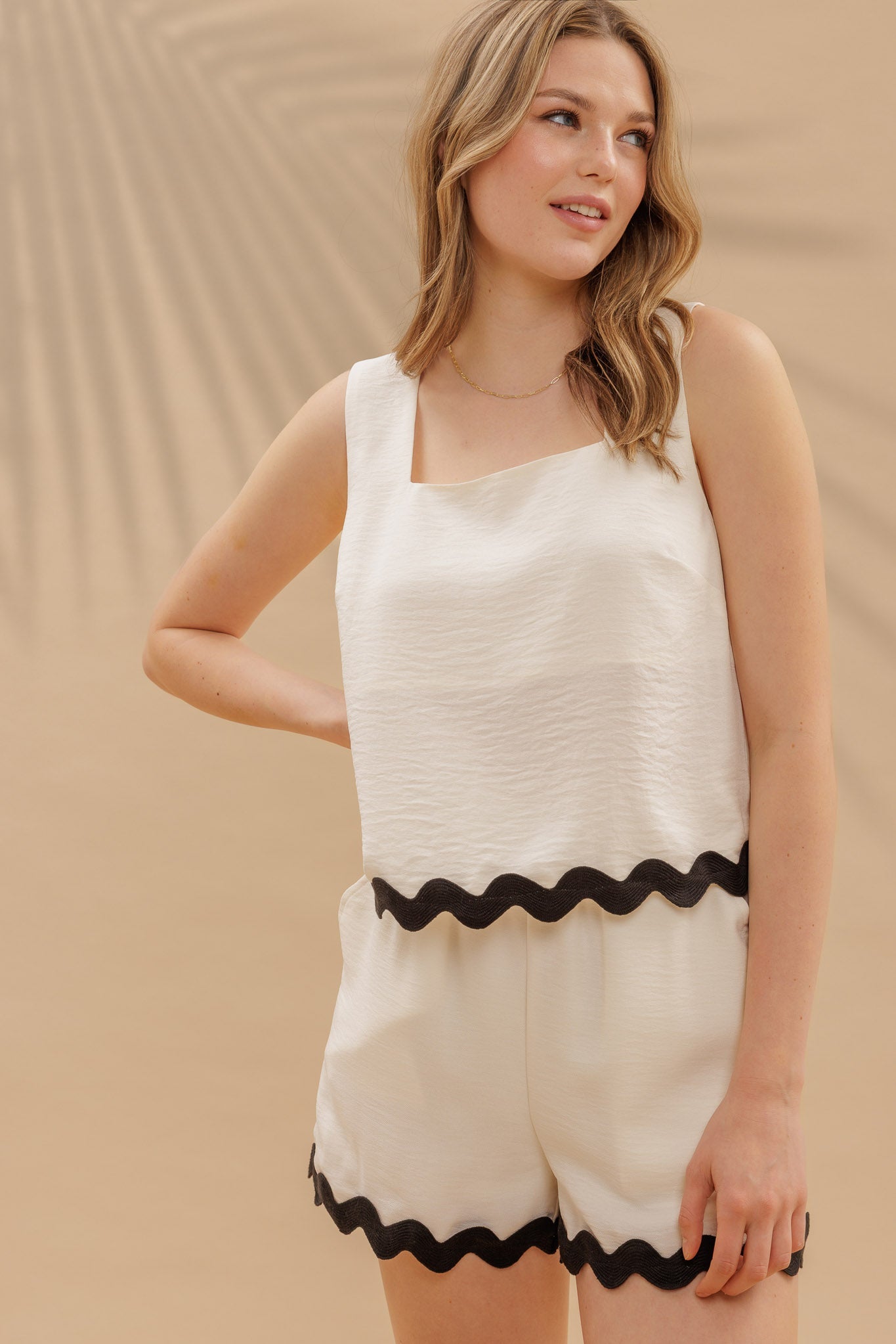 Contrast Wavy Hem Sleeveless Top & Short Set
