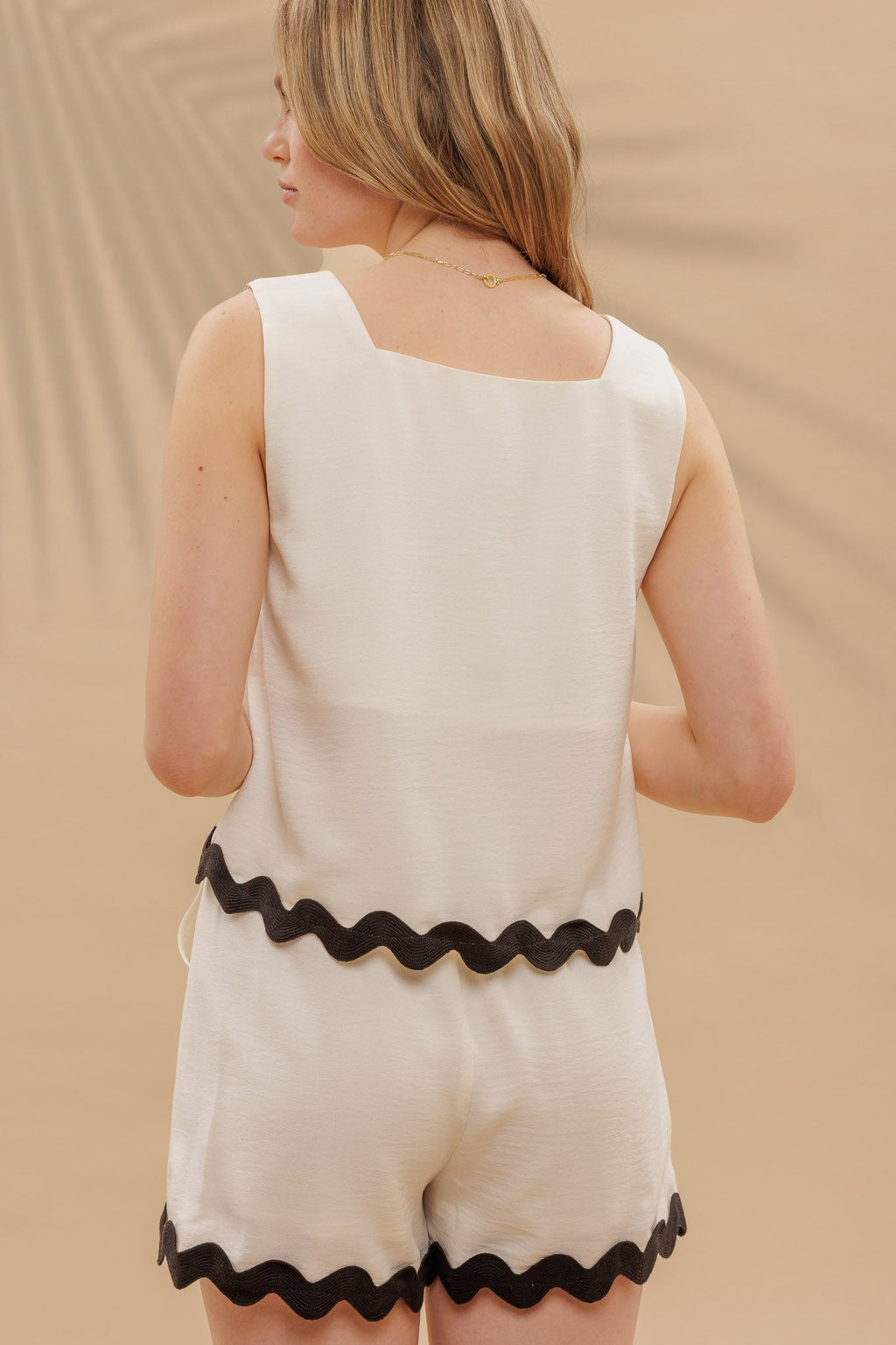 Contrast Wavy Hem Sleeveless Top & Short Set