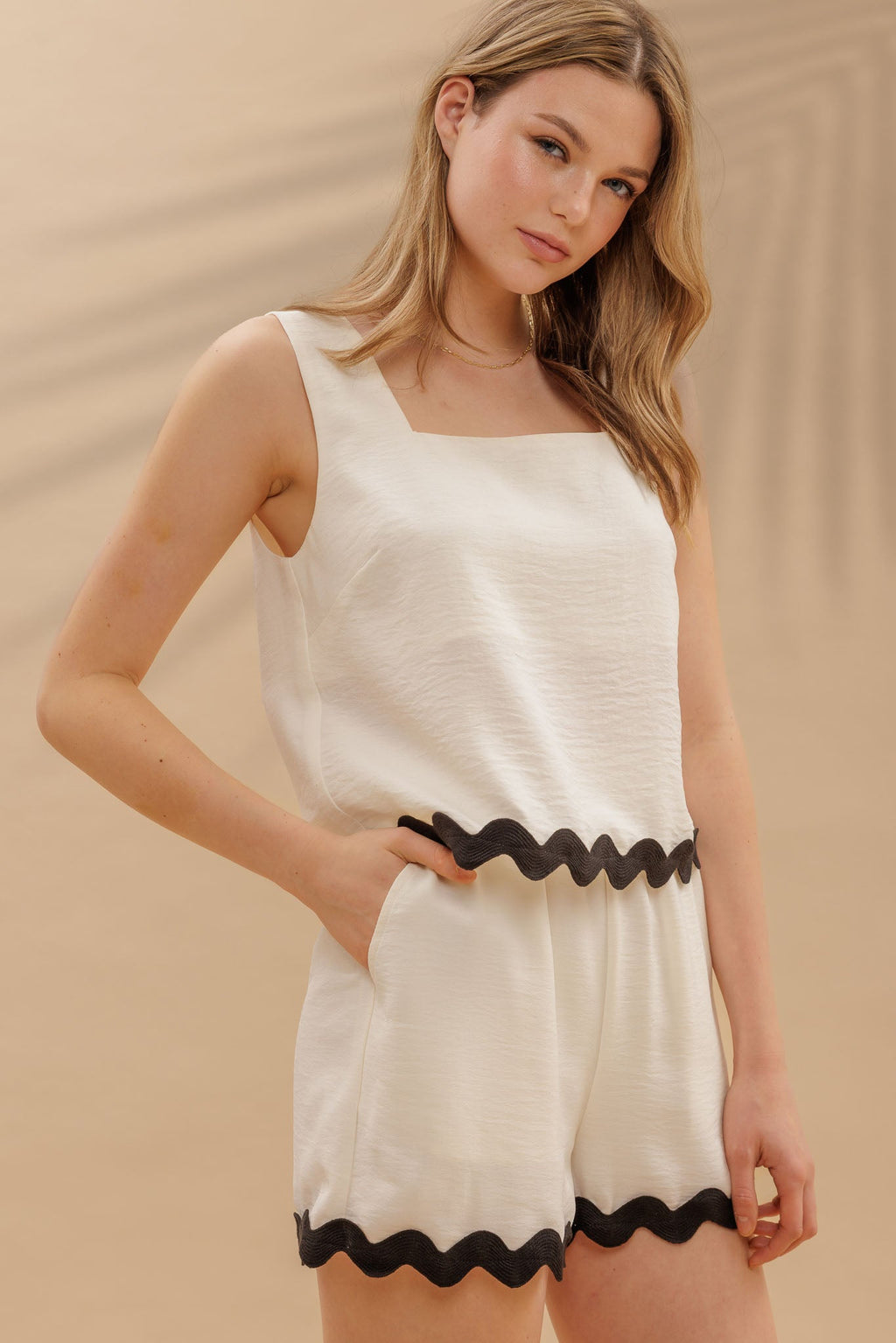 Contrast Wavy Hem Sleeveless Top & Short Set